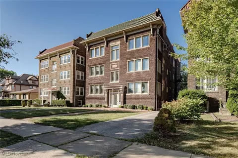 12966 Clifton Blvd #100, Lakewood, OH 44107