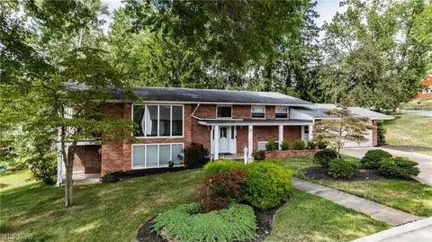 17 Valley View Dr, Vienna, WV 26105
