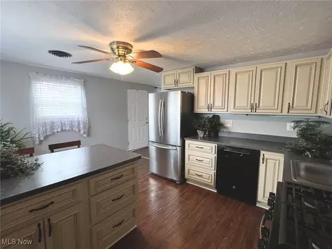 681 Abbe Rd S, Elyria, OH 44035 photo 8