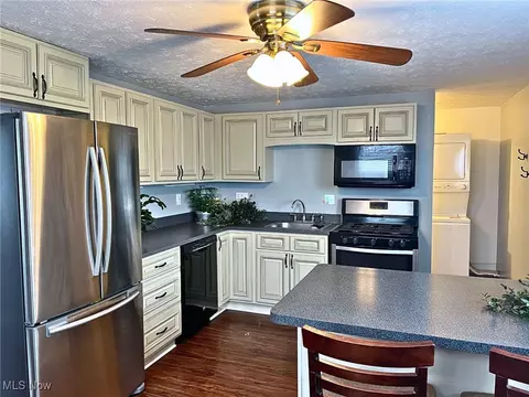 681 Abbe Rd S, Elyria, OH 44035 photo 4