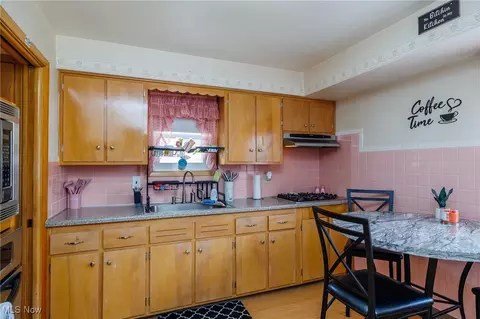 3720 Hetzel Dr, Parma, OH 44134 photo 8