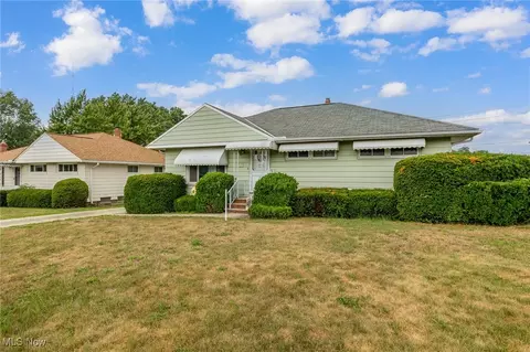 3720 Hetzel Dr, Parma, OH 44134 photo 2