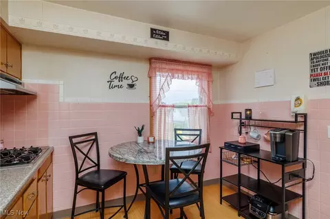 3720 Hetzel Dr, Parma, OH 44134 photo 9