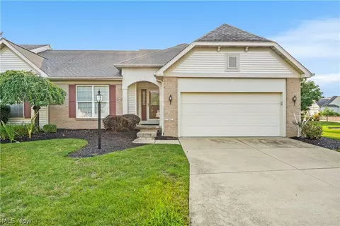 1802 Southpointe Cir NE, Canton, OH 44714
