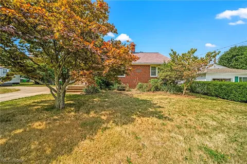 2404 Rockefeller Rd, Wickliffe, OH 44092