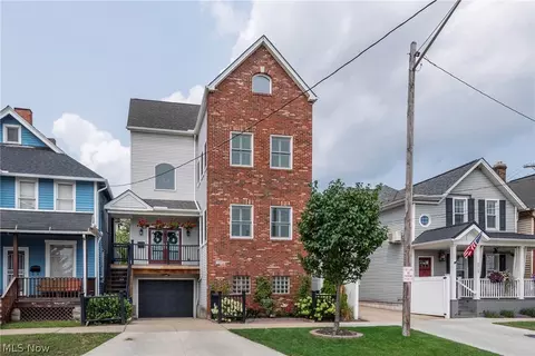 2016 W 10th St, Cleveland, OH 44113