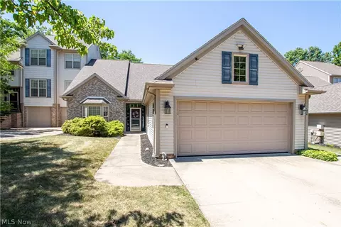 6622 Fox Hollow Ct, Cleveland, OH 44130