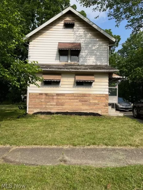 1090 Kenilworth Ave SE, Warren, OH 44484