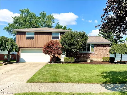 1320 Jackie Ln, Mayfield Heights, OH 44124