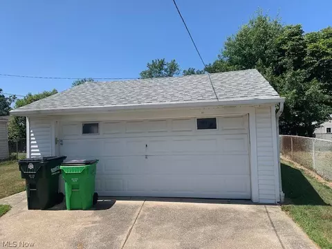 684 E 241st St, Euclid, OH 44123 photo 2