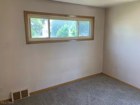 684 E 241st St, Euclid, OH 44123 photo 7