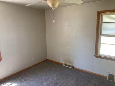 684 E 241st St, Euclid, OH 44123 photo 6