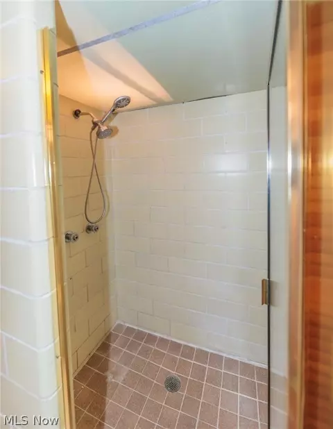 425 Bittersweet Rd, Akron, OH 44333 photo 33