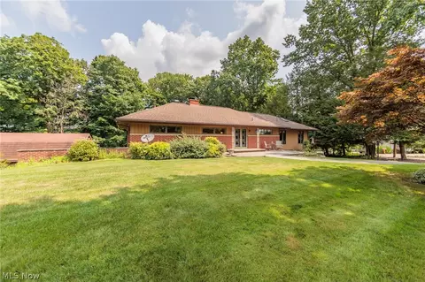 425 Bittersweet Rd, Akron, OH 44333 photo 2