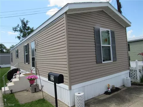 22 Kyle Ln, Akron, OH 44310