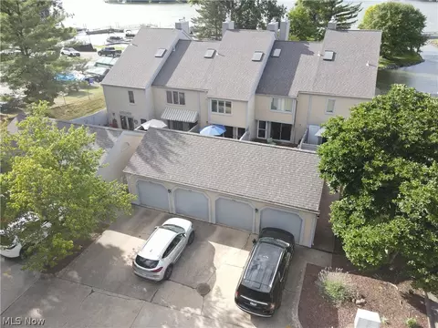 3311 Unit D Mariners Island Ave NW, Canton, OH 44708
