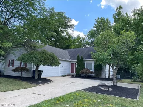 8677 Usher Rd, Olmsted Twp, OH 44138