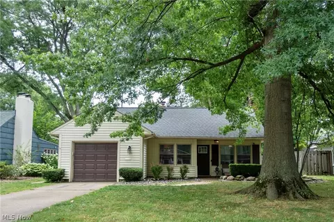 127 Edgewood Dr, Berea, OH 44017