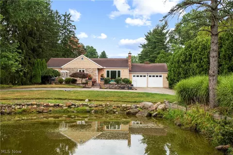 2373 E Wallings Rd, Broadview Heights, OH 44147