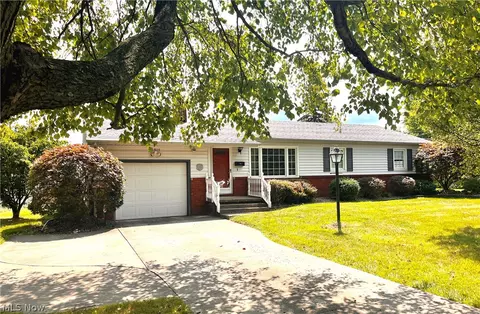 3919 Artmar Dr, Austintown, OH 44515