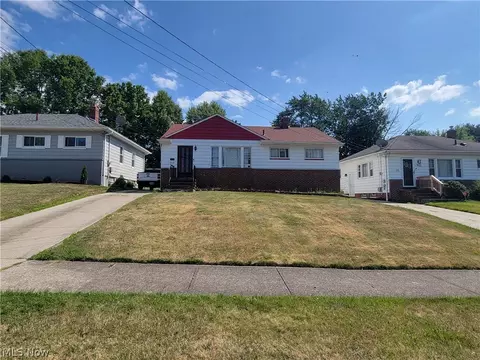 9616 David Rd, Garfield Heights, OH 44125