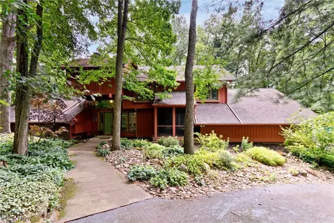 3820 W Bath Rd, Akron, OH 44333