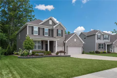 Exterior - 9367 Corning Ave, Mentor, OH 44060 photo 2 of 9