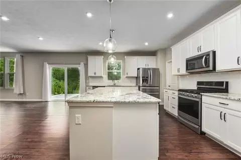 Kitchen - 9367 Corning Ave, Mentor, OH 44060 photo 2 of 3