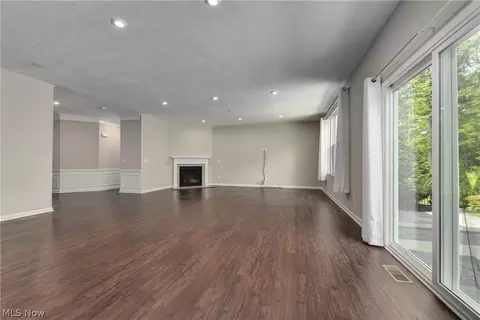 Living - 9367 Corning Ave, Mentor, OH 44060 photo 2 of 3