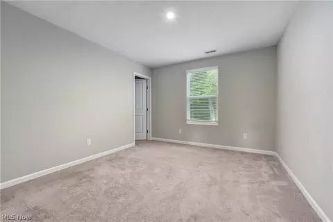Bedroom - 9367 Corning Ave, Mentor, OH 44060 photo 3 of 5