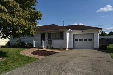 1337 Tomahawk Ln, Coshocton, OH 43812