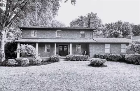 1466 Quaker Ln, Salem, OH 44460