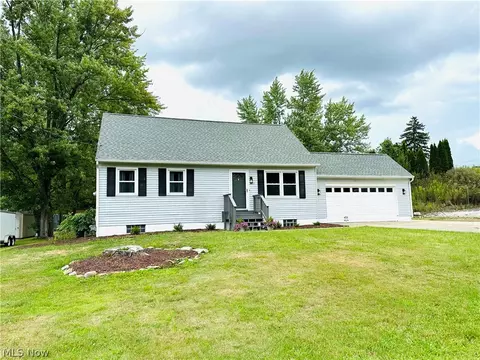 8291 Dawson Dr SE, Howland, OH 44484