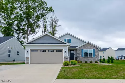 1246 Hidden Lake Blvd, Akron, OH 44312