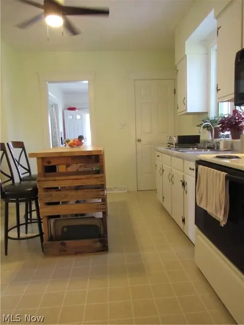 Kitchen - 1817 W 14th St, Ashtabula, OH 44004 photo 2 of 3