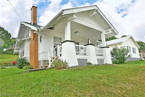70 W Walnut St, Lowellville, OH 44436