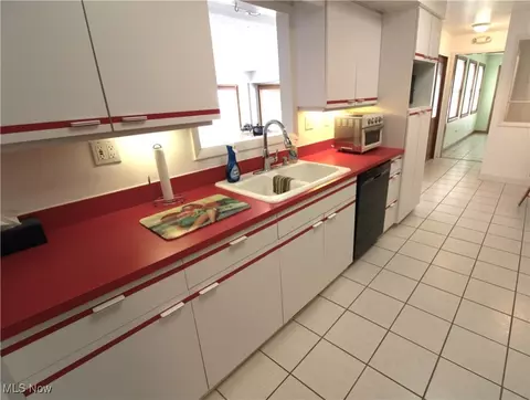 Kitchen - 10530 Dewhurst Rd, Elyria, OH 44035 photo 3 of 5