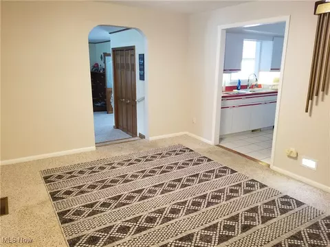 Living - 10530 Dewhurst Rd, Elyria, OH 44035 photo 5 of 6
