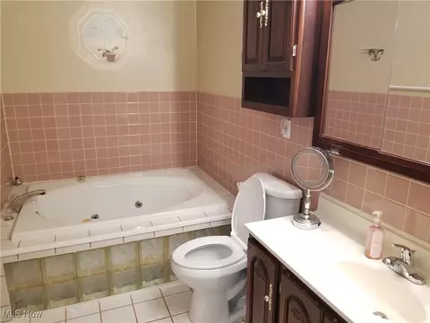 Bath - 10530 Dewhurst Rd, Elyria, OH 44035 photo 1 of 5