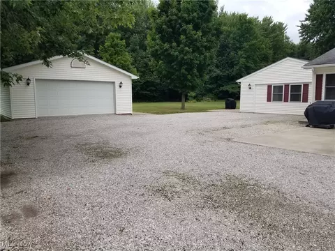 Exterior - 10530 Dewhurst Rd, Elyria, OH 44035 photo 5 of 6