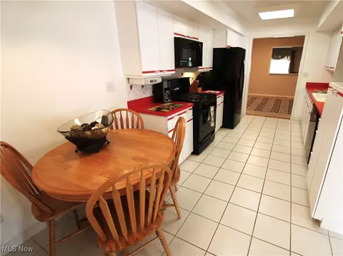 Kitchen - 10530 Dewhurst Rd, Elyria, OH 44035 photo 2 of 5