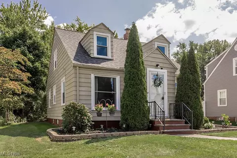 1253 Summit Dr, Mayfield Heights, OH 44124