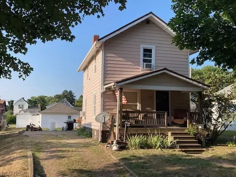 1039 Ray Ave NW, New Philadelphia, OH 44663