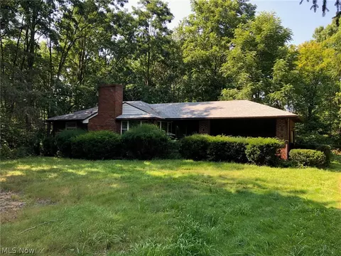 704 Akron Rd, Wadsworth, OH 44281