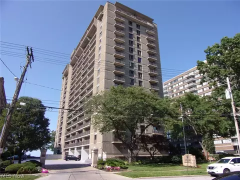 12500 Edgewater Dr #1003, Lakewood, OH 44107