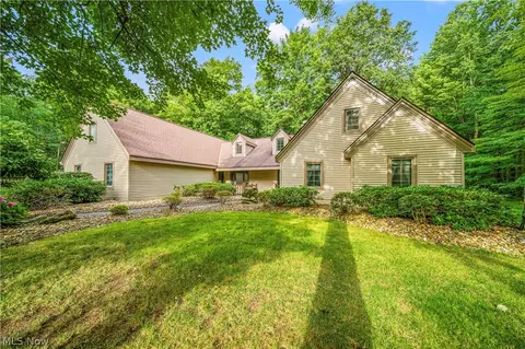 10379 Sawmill Dr, Chardon, OH 44024