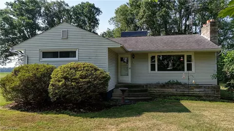 4674 Westwood Dr, Apple Creek, OH 44606