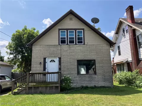 223 E Kline St, Girard, OH 44420