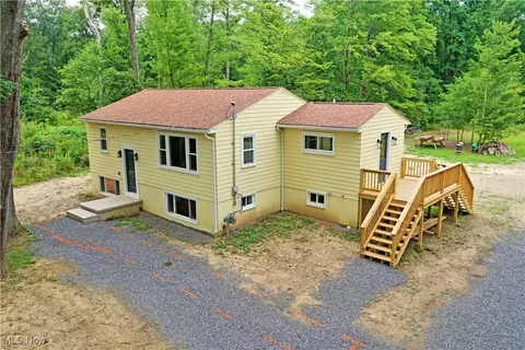 517 Garland Dr, Niles, OH 44446