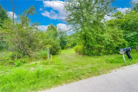 3552 Woodlawn Dr, Norton, OH 44203